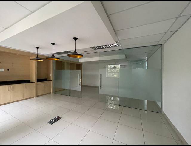 210M² OFFICE TO LET IN BRYANSTON